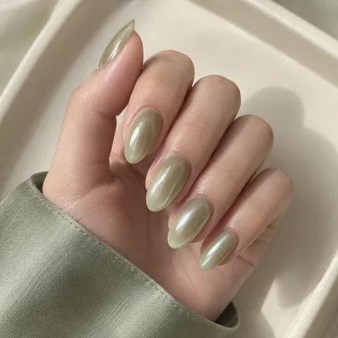 은은한 펄 크롬 네일아트 디자인